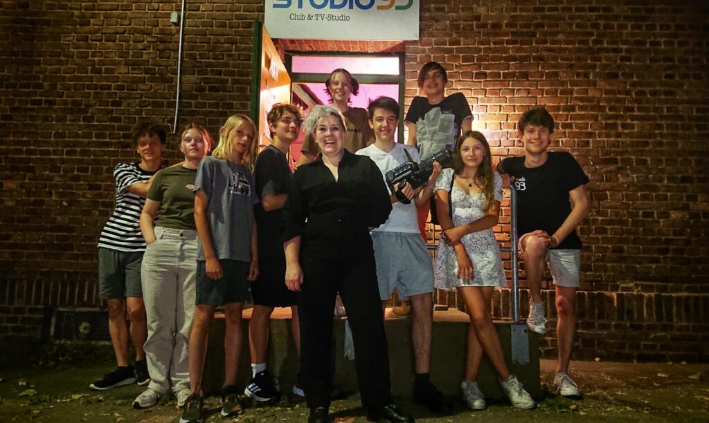 Studio93 Team und Grainne Hunt