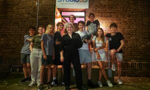 Studio93 Team und Grainne Hunt
